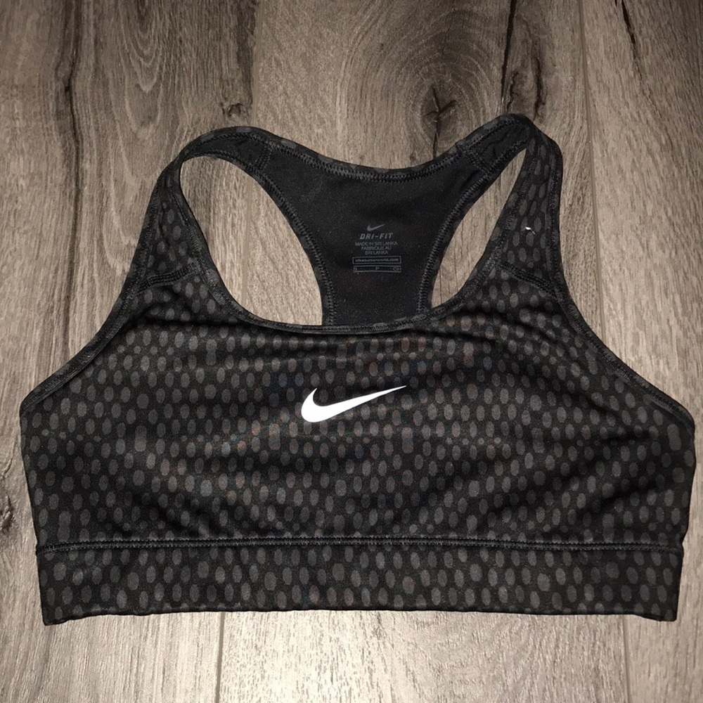✔️Nike racer back sports bra w/polka dots✔️